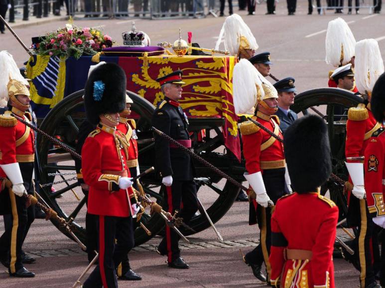 Lágrimas, dolor y una memorable despedida: así se vivió el funeral de la reina Isabel II