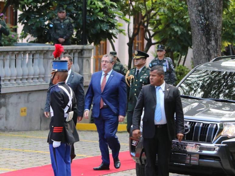 ¿En qué concluyó la visita del presidente electo de Guatemala a Honduras?