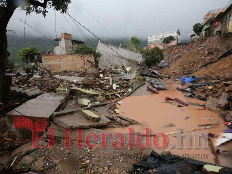 Se agudiza situación en la Guillén por fuertes lluvias producto de la tormenta Julia (Fotos)