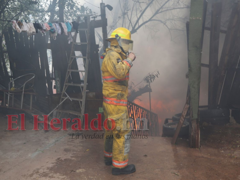 Las impactantes imágenes que dejó incendio de vivienda en Tegucigalpa