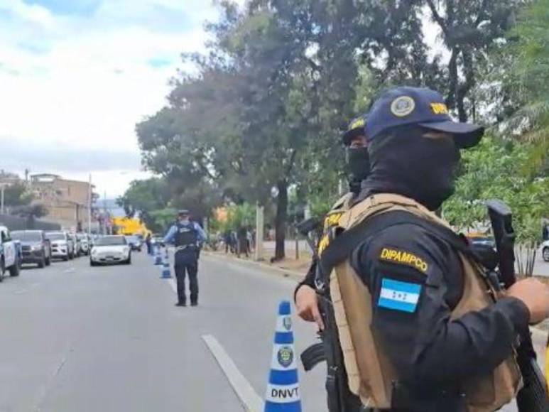 Máquinas especiales y presencia policial: se mantienen masivos operativos en las calles capitalinas