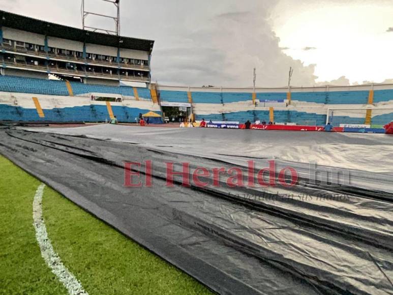 Fuerte lluvia y pocos aficionados: así luce el estadio Olímpico previo al Honduras vs Curazao