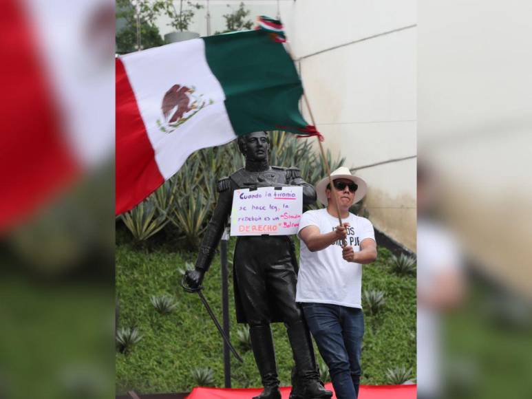 Mexicanos salen a las calles en contra de reforma judicial