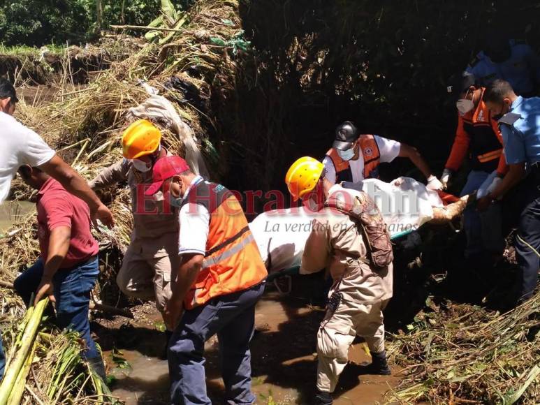 El doloroso rescate de familia que murió ahogada en San Francisco de Yojoa (Fotos)