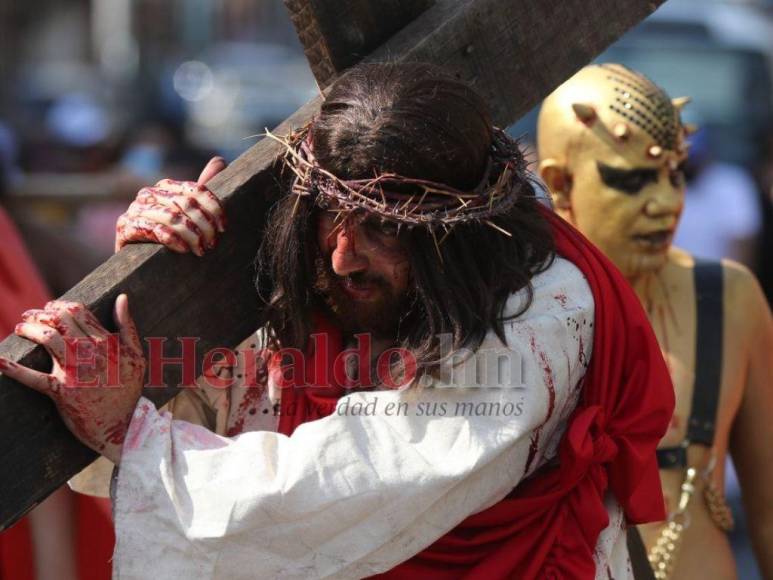 Las impresionantes imágenes del Vía Crucis de la iglesia El Calvario de Comayagüela