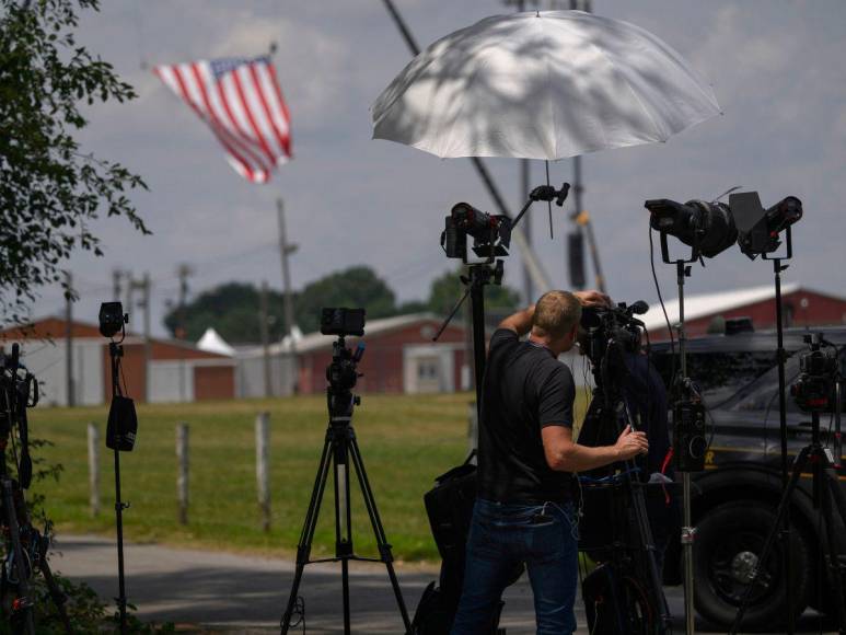 El arma, el edificio del que disparó y la casa del tirador: fotos del atentado de Trump que no has visto