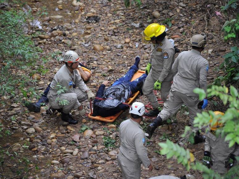 Destrozos y luto: la zona cero del trágico accidente en carretera a Olancho