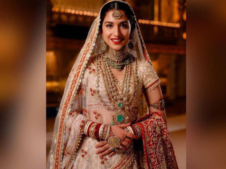 El vestido de novia lleno de tradiciones de Radhika Merchant