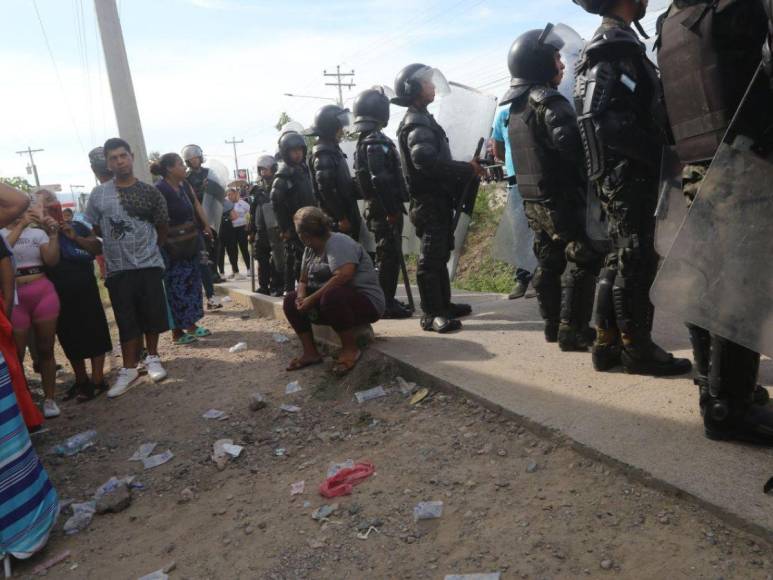 Hermetismo, angustia de familiares y fuerte resguardo militar: las imágenes que dejó la reyerta en cárcel de Comayagua