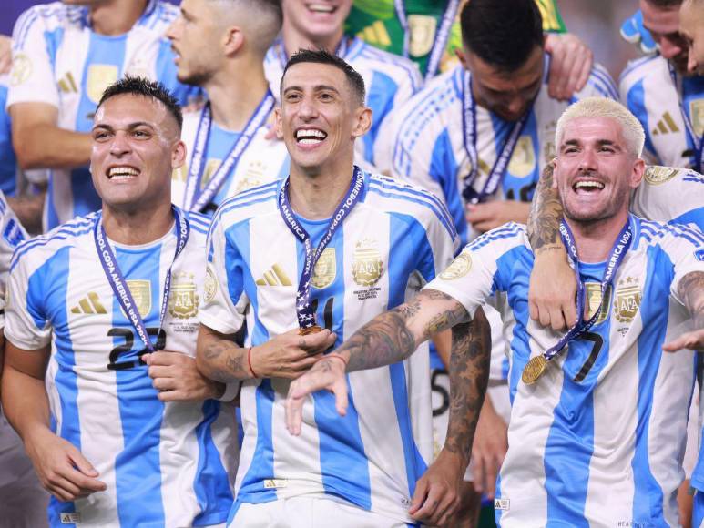 Abrazos y emotivas despedidas: el festejo de Argentina, bicampeón de Copa América