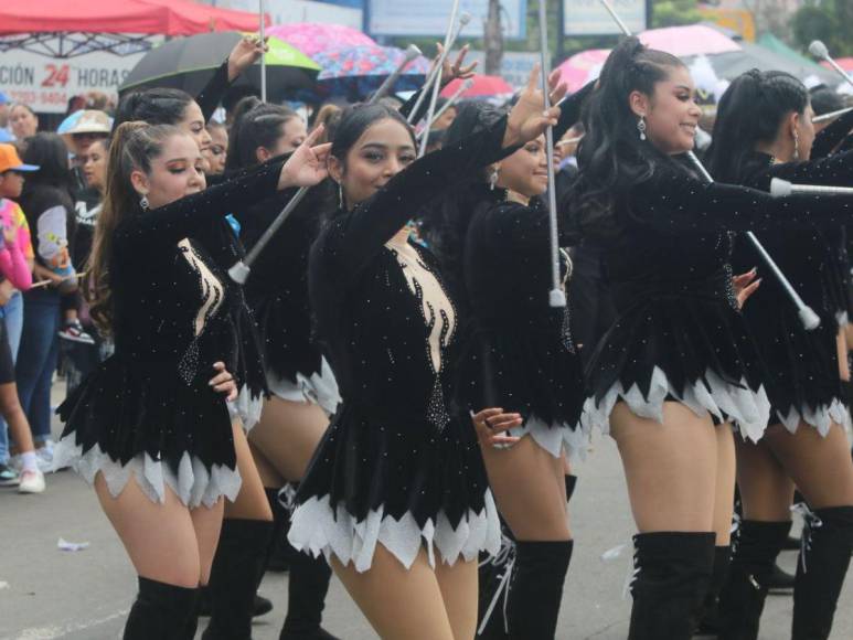 ¡Unas de las favoritas! Las bellas palillonas del Instituto Mixto Hibueras