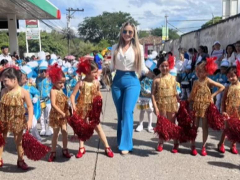 Gabriela Zaldívar, la bella maestra que impresionó en los desfiles de prebásica en Santa Bárbara