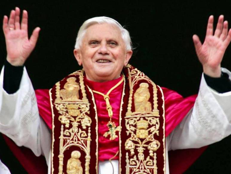 Amante de los gatos, escándalos y renuncia: la vida del papa emérito Benedicto XVI