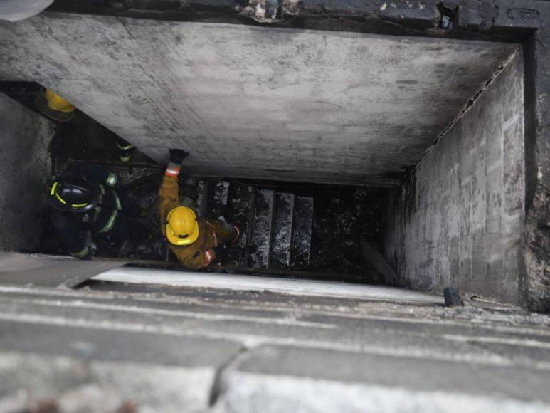 Imágenes tras el incendio que dejó cinco miembros de una familia muertos en Ciudad Lempira