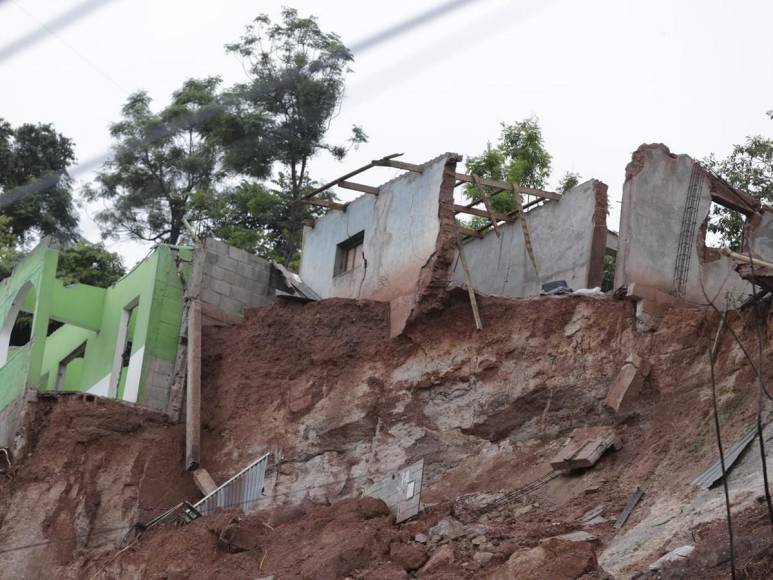 Sin avances en obras tras derrumbe en colonia Villa Nueva