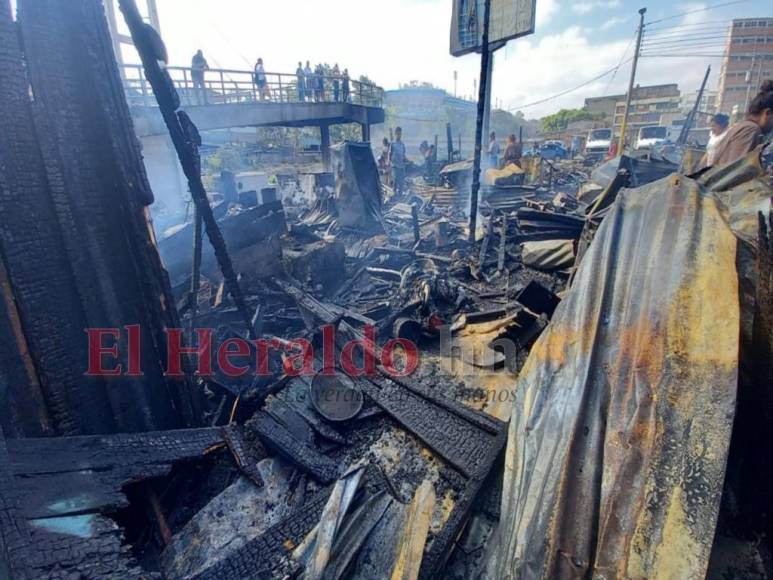 Mercado de la primera avenida quedó hecho cenizas tras incendio (Fotos)