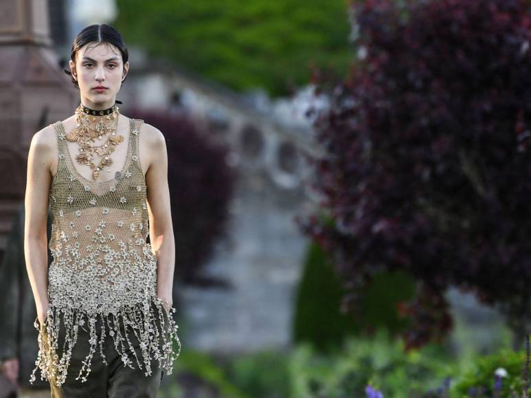 Desfile Dior Cruise 2025: Un derroche de elegancia en Escocia