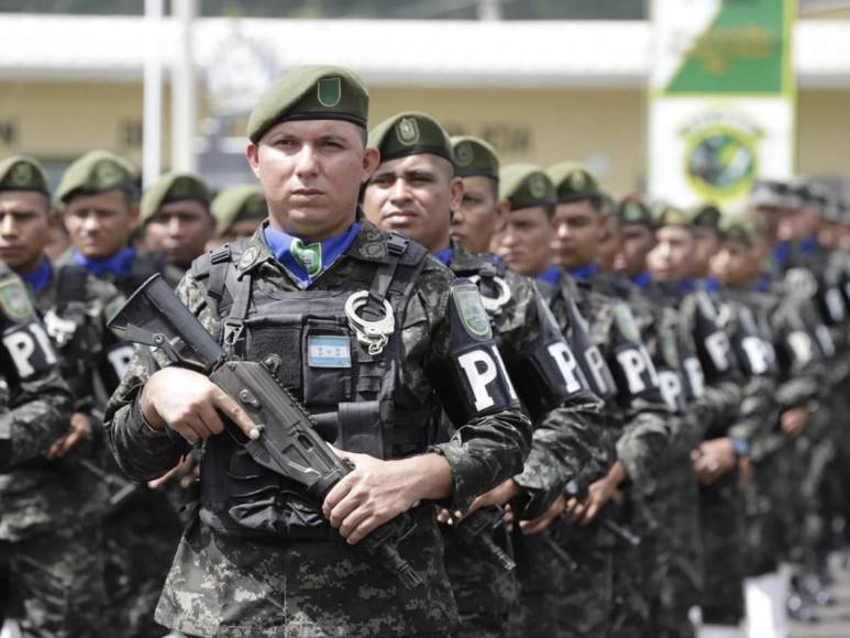 Con demostración de destrezas y entrega de reconocimientos, homenajean a la Policía Militar por su 11 aniversario