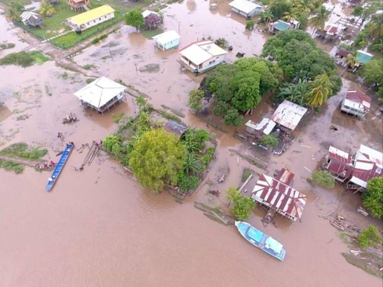 Comunidades incomunicadas, evacuaciones e intensas lluvias: Las imágenes de las inundaciones en La Mosquitia