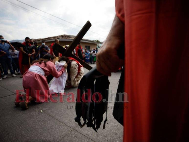 Las impresionantes imágenes del Vía Crucis de la iglesia El Calvario de Comayagüela