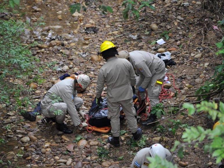 Destrozos y luto: la zona cero del trágico accidente en carretera a Olancho