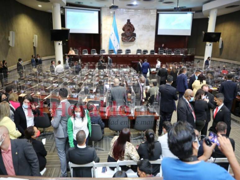 Con lluvia de proyectos y decretos diputados se suman a sesión del CN