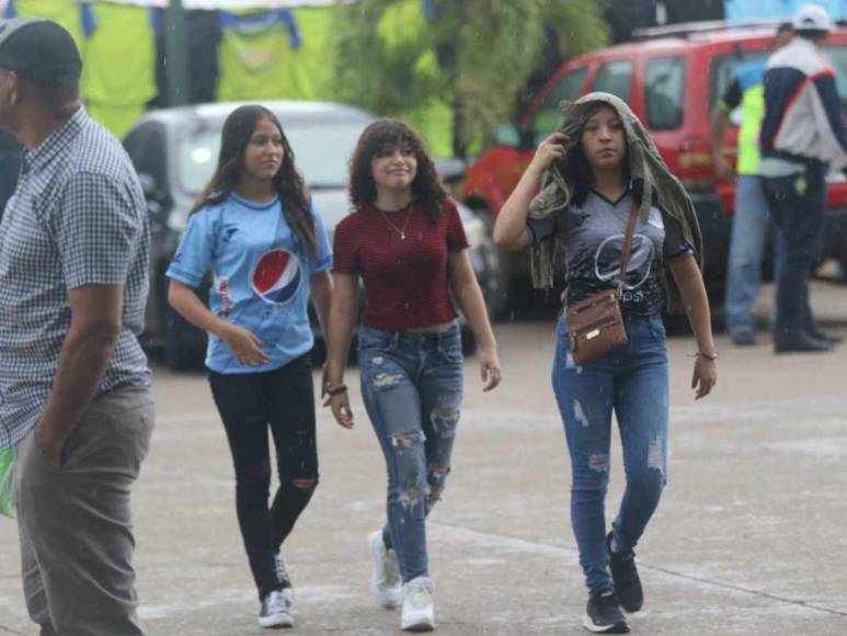 ¡Entre lodo y agua!, así recibe el Brevé Vargas al Olancho y Motagua