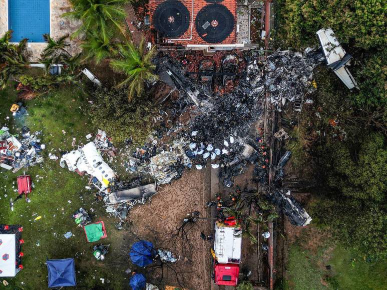 Las impactantes imágenes tras la caída de un avión en Brasil; hay 62 muertos