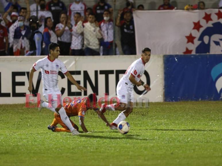 Ambiente, goles y color en el partido entre Olimpia y Lobos (Fotos)