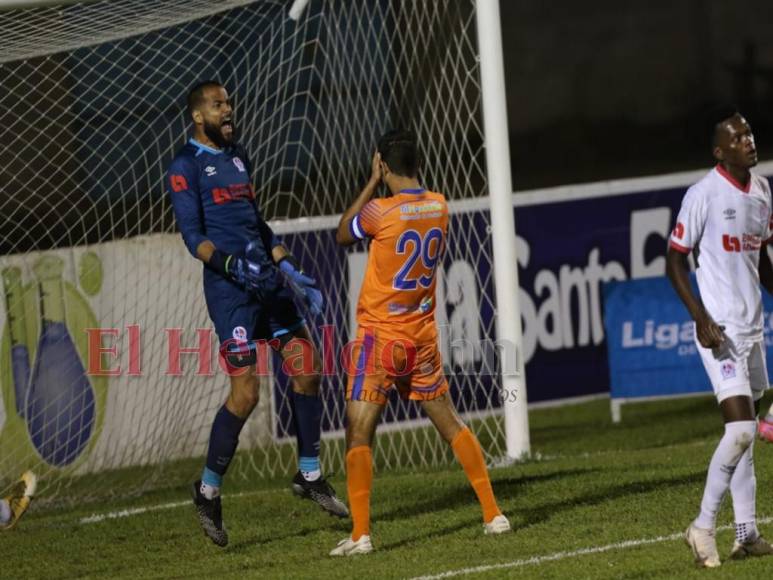 Ambiente, goles y color en el partido entre Olimpia y Lobos (Fotos)