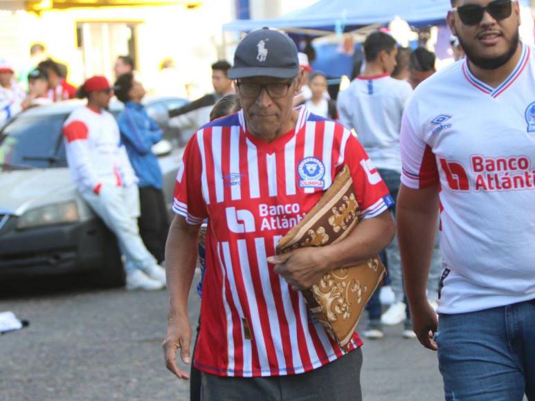 Enmascarados se roban el show previo a la final Olimpia vs Motagua