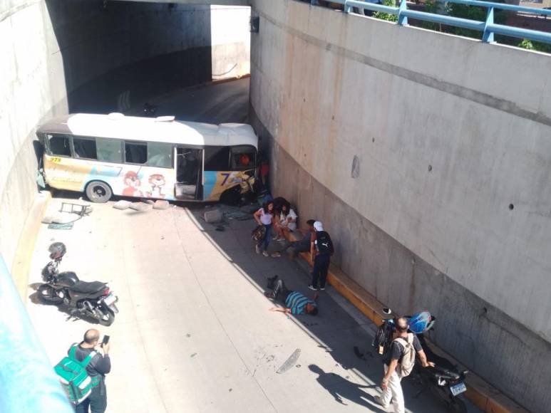 Un muerto y varios heridos: Lo que se sabe del fatal accidente de rapidito que cayó en túnel del bulevar Suyapa