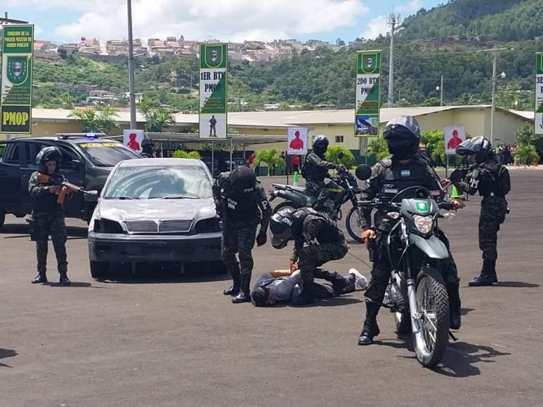 Con demostración de destrezas y entrega de reconocimientos, homenajean a la Policía Militar por su 11 aniversario