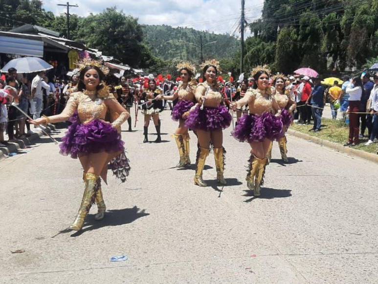 Con hermosas palillonas, juegos tradicionales y representaciones culturales, Danlí celebra la Independencia de Honduras