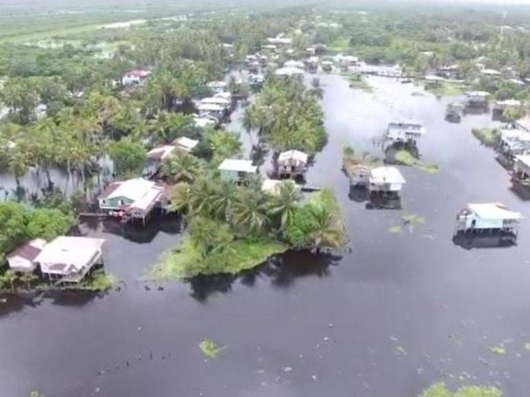 Comunidades incomunicadas, evacuaciones e intensas lluvias: Las imágenes de las inundaciones en La Mosquitia