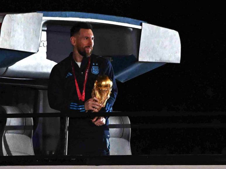 Entre cantos, llanto y fiesta fue recibida la selección de Argentina en Buenos Aires