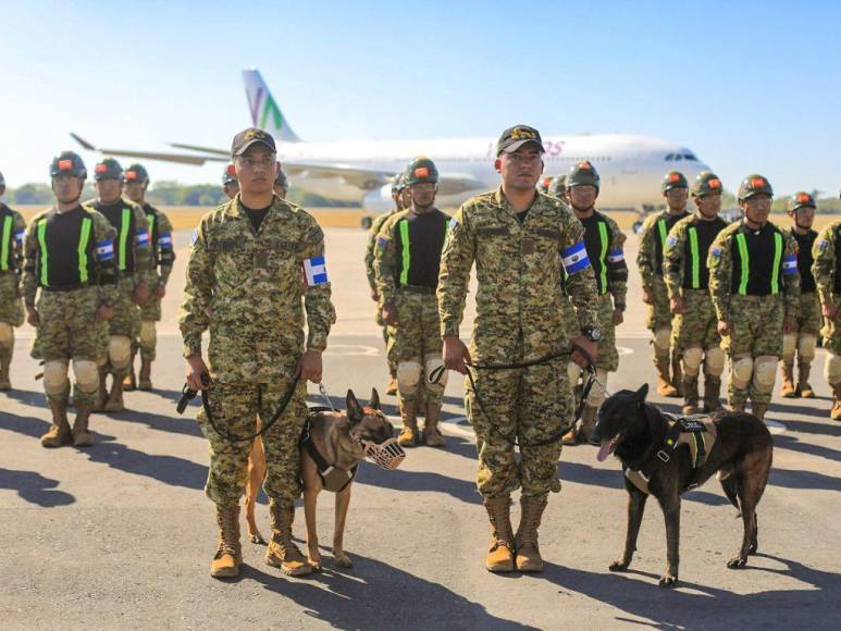 Con 100 especialistas y varios perros de búsqueda: así es el equipo que envío Bukele para ayudar a Turquía tras desvatador terremoto