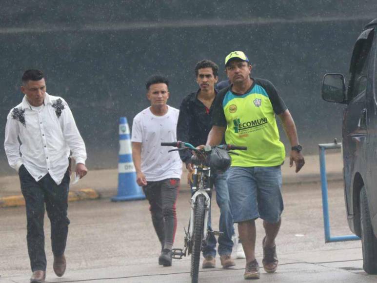 ¡Entre lodo y agua!, así recibe el Brevé Vargas al Olancho y Motagua