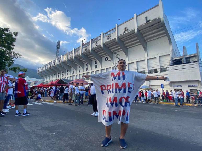 ¡Fiesta merengue! El Morazán se viste de blanco para el clásico Olimpia-Motagua