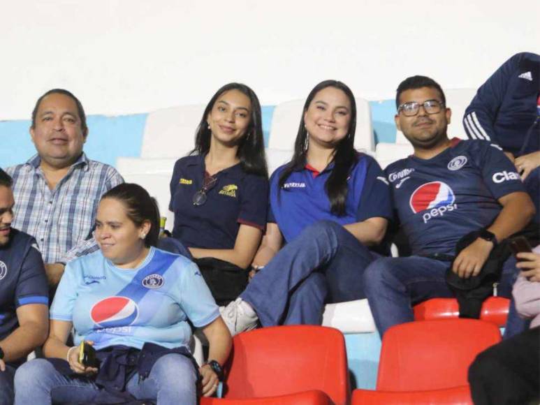 Hermosas aficionadas presentes en la semifinal Motagua vs Marathón