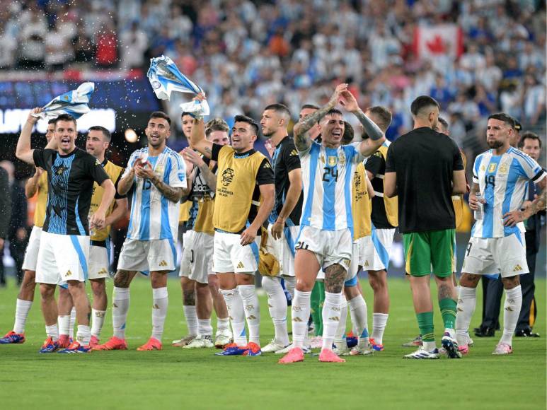 Festejo del “Dibu” y el gesto de Messi: así celebró Argentina el pase a la final