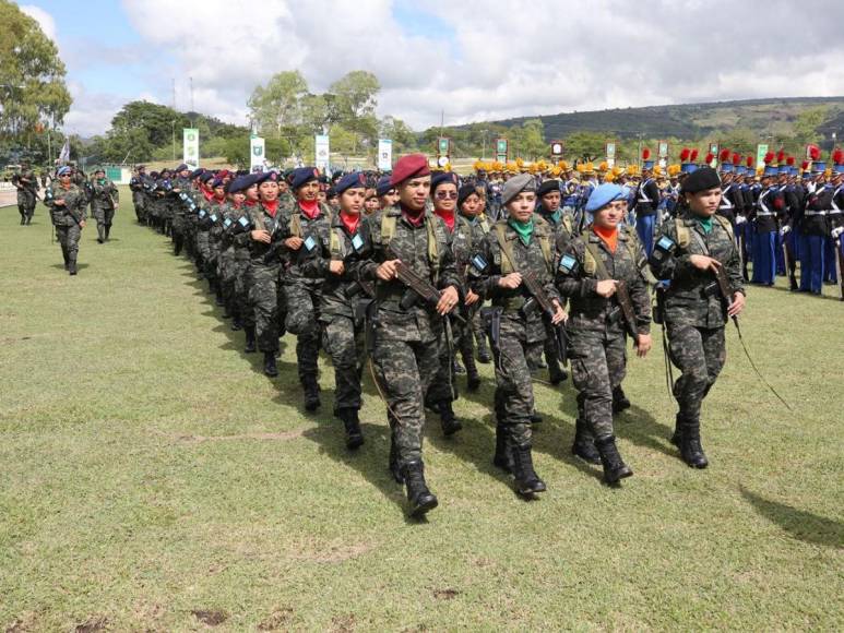 Conmemoran natalicio de Francisco Morazán con repaso a tropas en Día del Soldado hondureño