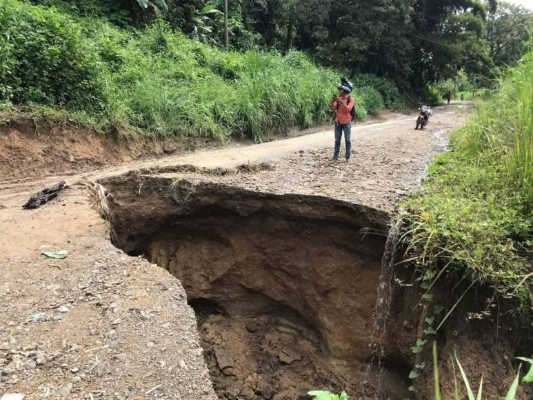 Vías destrozadas y casas derrumbadas: pobre infraestructura de Honduras golpeada por lluvias