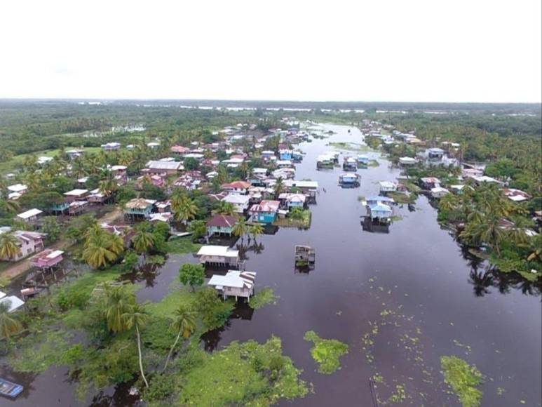 Comunidades incomunicadas, evacuaciones e intensas lluvias: Las imágenes de las inundaciones en La Mosquitia