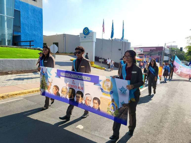 Escuelas de San Pedro Sula rinden homenaje en el 203 aniversario de Independencia Patria