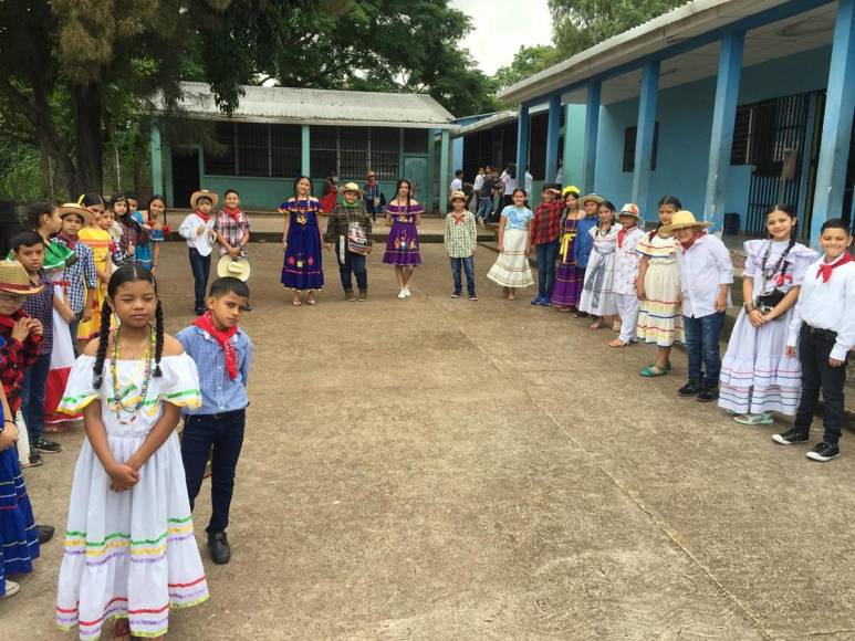 Así lucieron las indias bonitas de los centros educativos en Honduras