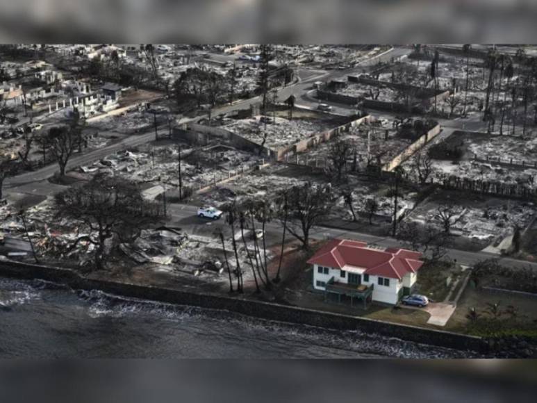 El misterio detrás la casa de techo rojo que sobrevivió a los incendios en Hawái