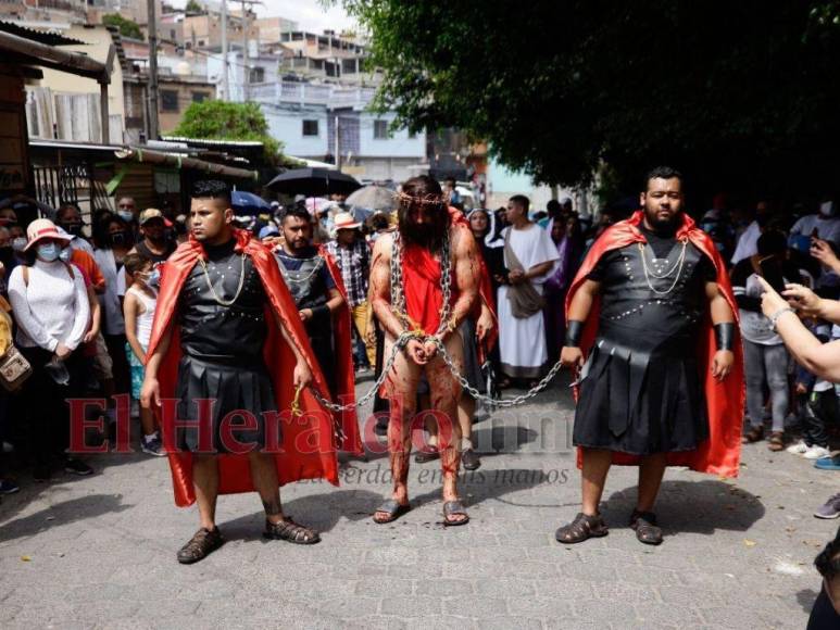 Las impresionantes imágenes del Vía Crucis de la iglesia El Calvario de Comayagüela