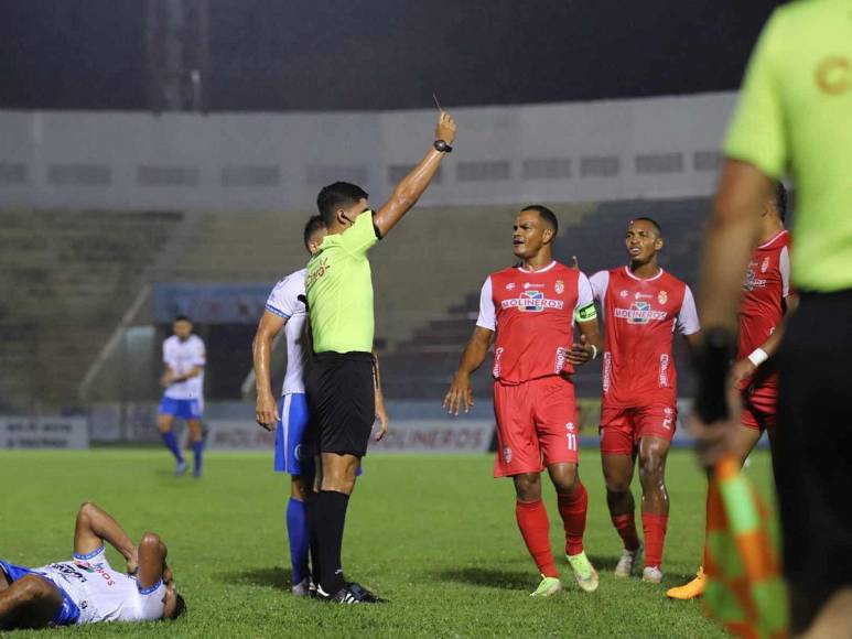 Lluvia, apagón y roja: fiascos del Victoria vs Real Sociedad