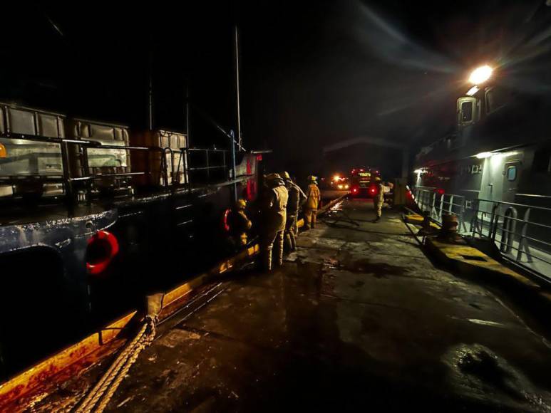 Las imágenes que dejó la explosión de buque de la Fuerza Naval en Puerto Cortés